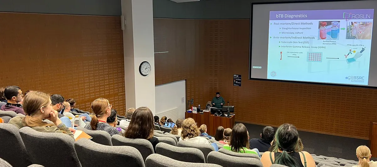 Hamza Khalid presenting his work to an audience at the Roslin Institute.