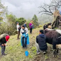 Interview_with_farmer_R_near_Lukhla-DK_optimized_1000.jpg